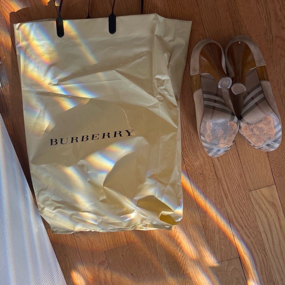Woman’s Burberry Heels size 6.5 with dust bag